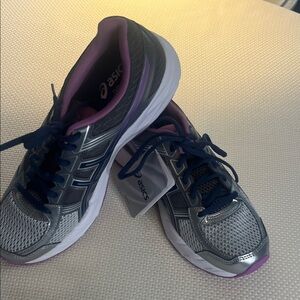 ASICS Women's Running Shoes. Grey, Silver & Purple, New in box with tags. Sz 9.